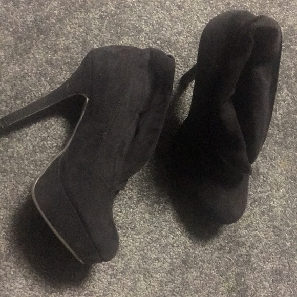 Black booties - Picture 1 of 2